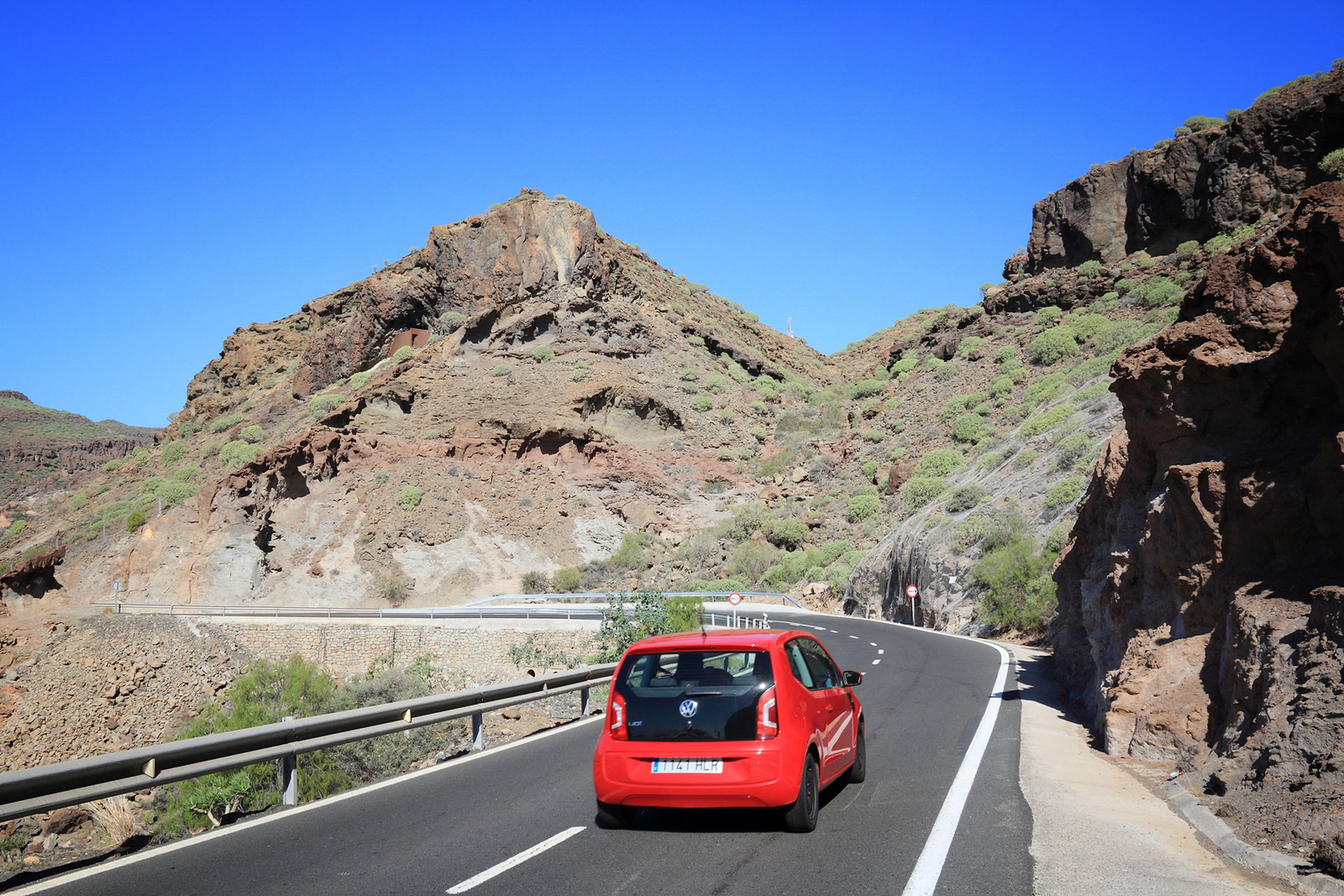 Using A Car Abroad? Make Sure You Know The Rules Of The Road!