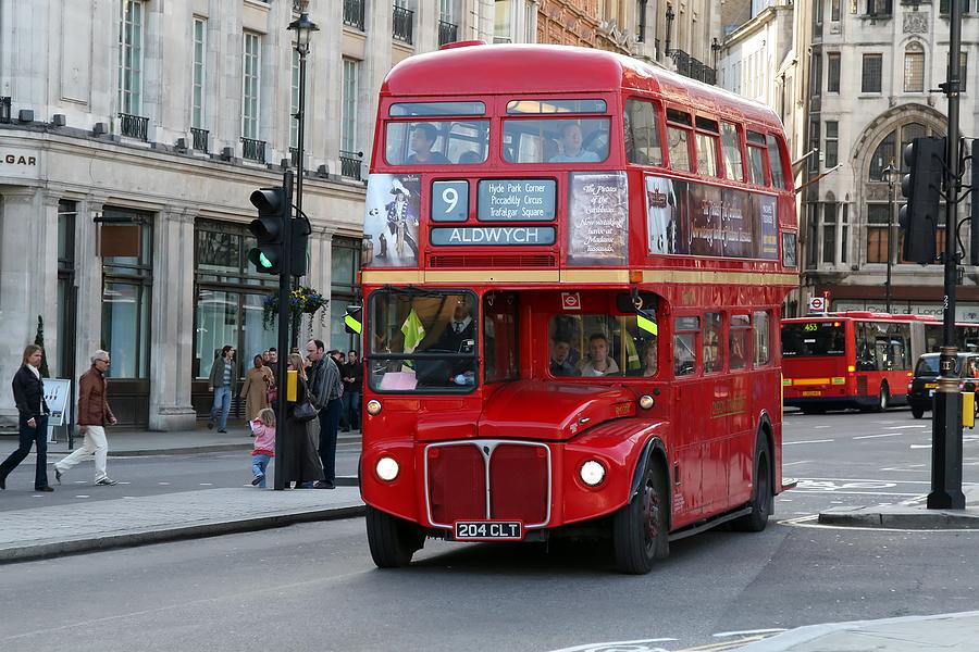 When Pirate Buses Ruled London’s Busy Streets