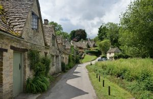 Bibury_Cottages_in_the_Cotswolds_-_June_2007